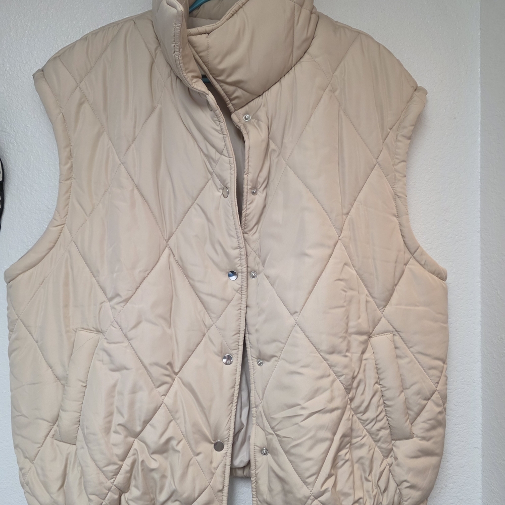 SHEIN Quilted Sleeveless Puffer Vest — Beige Cream